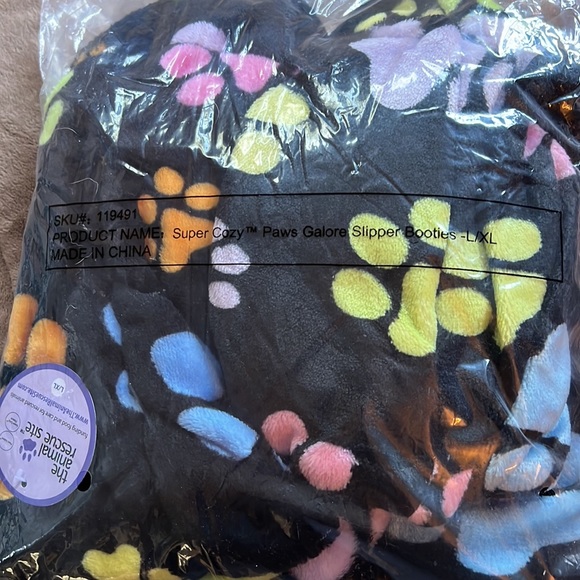 Bundle of The Animal Rescue Site Slipper Socks, Slippers, Pocket Shawl and Watch - Picture 2 of 11